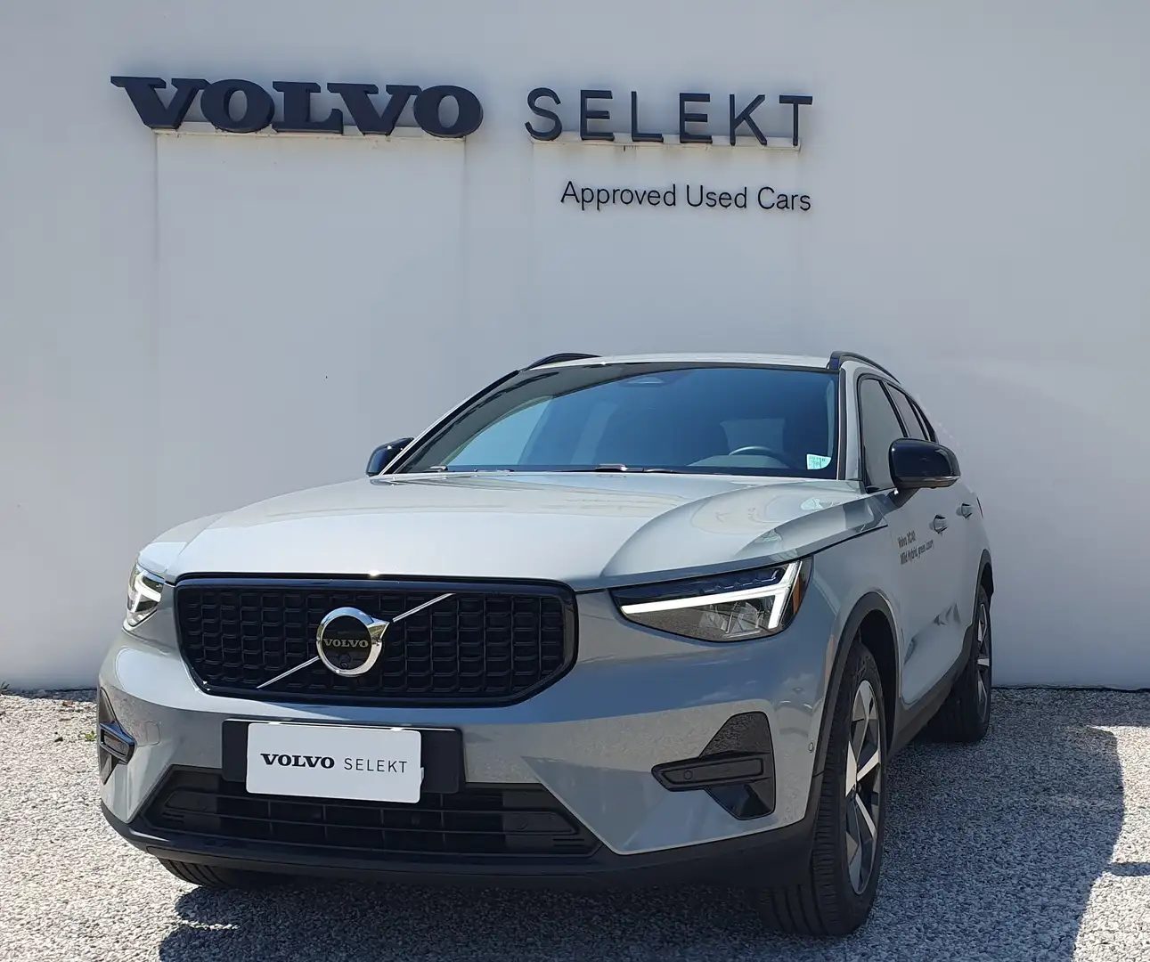 Volvo XC40 XC40 b3 Plus Dark auto Grigio - 1