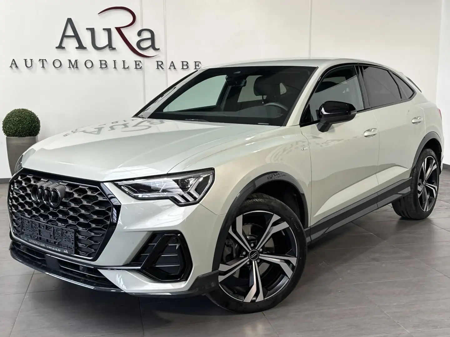 Audi Q3 SpB 40 TDI Qu S-Line Black NAV+LED+V-COCKPIT Silver - 1