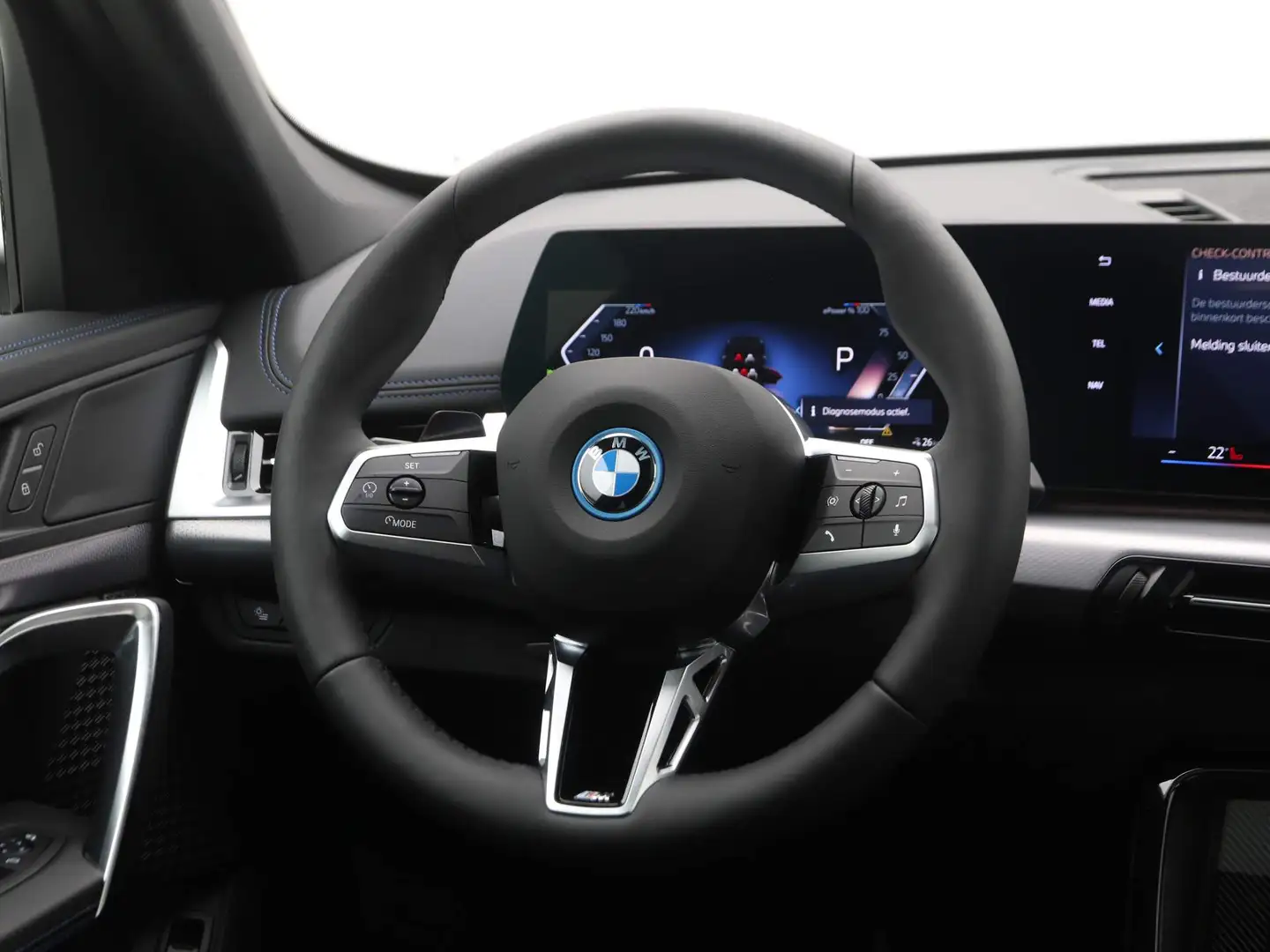 BMW iX1 xDrive30 67 kWh Zwart - 2