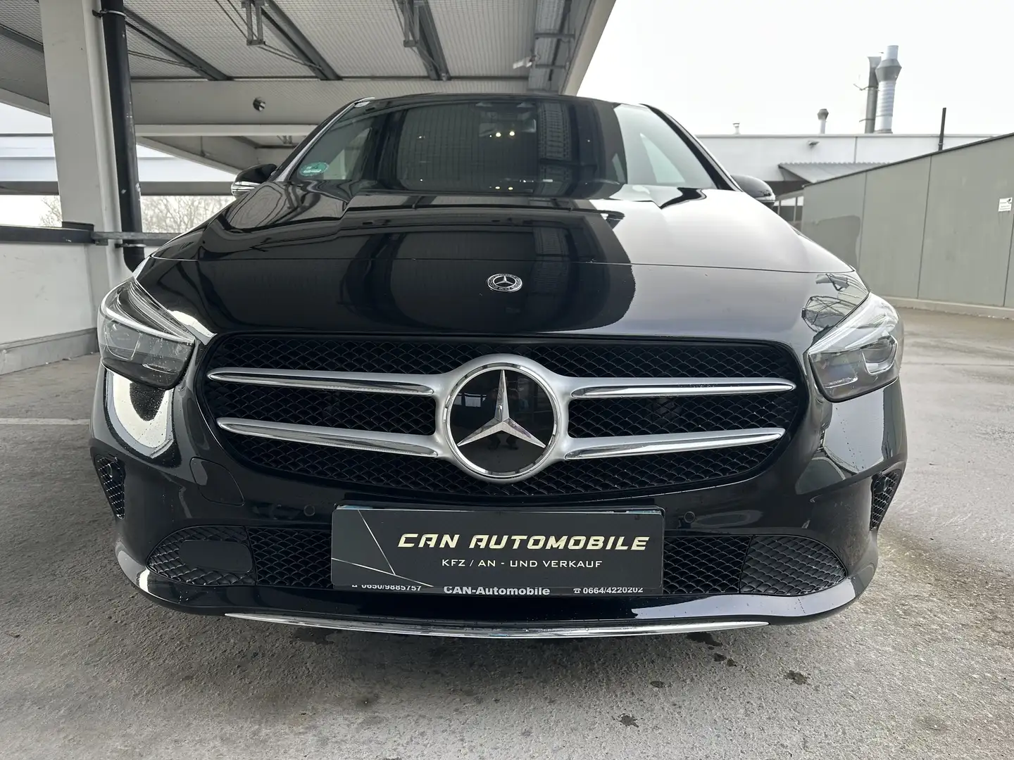 Mercedes-Benz B 180 B 180 (247.084) Schwarz - 1