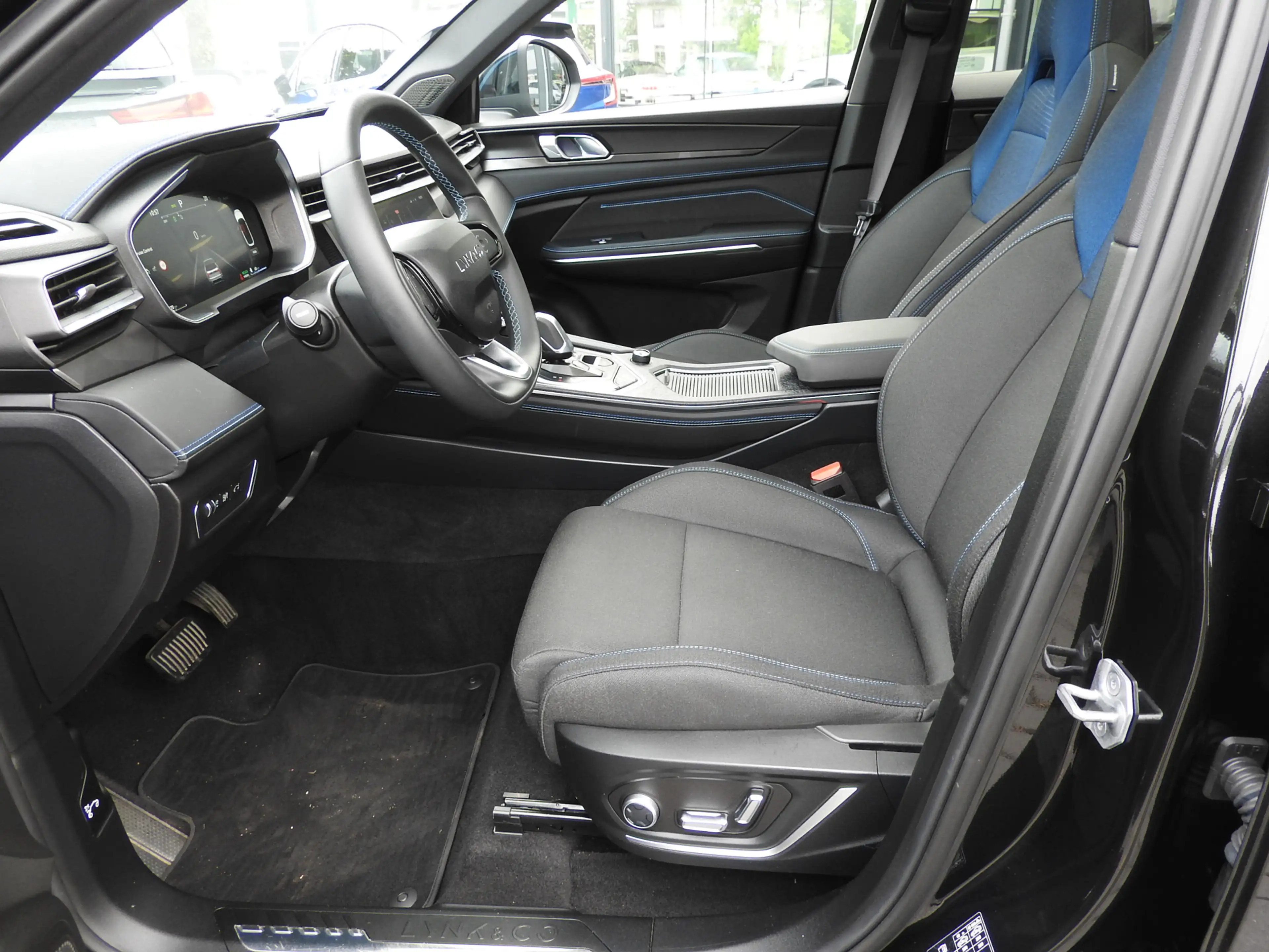 Lynk & Co 01 1.5 PHEV Panoramadak, 360 Camera, Stoelverwarming — photo 15