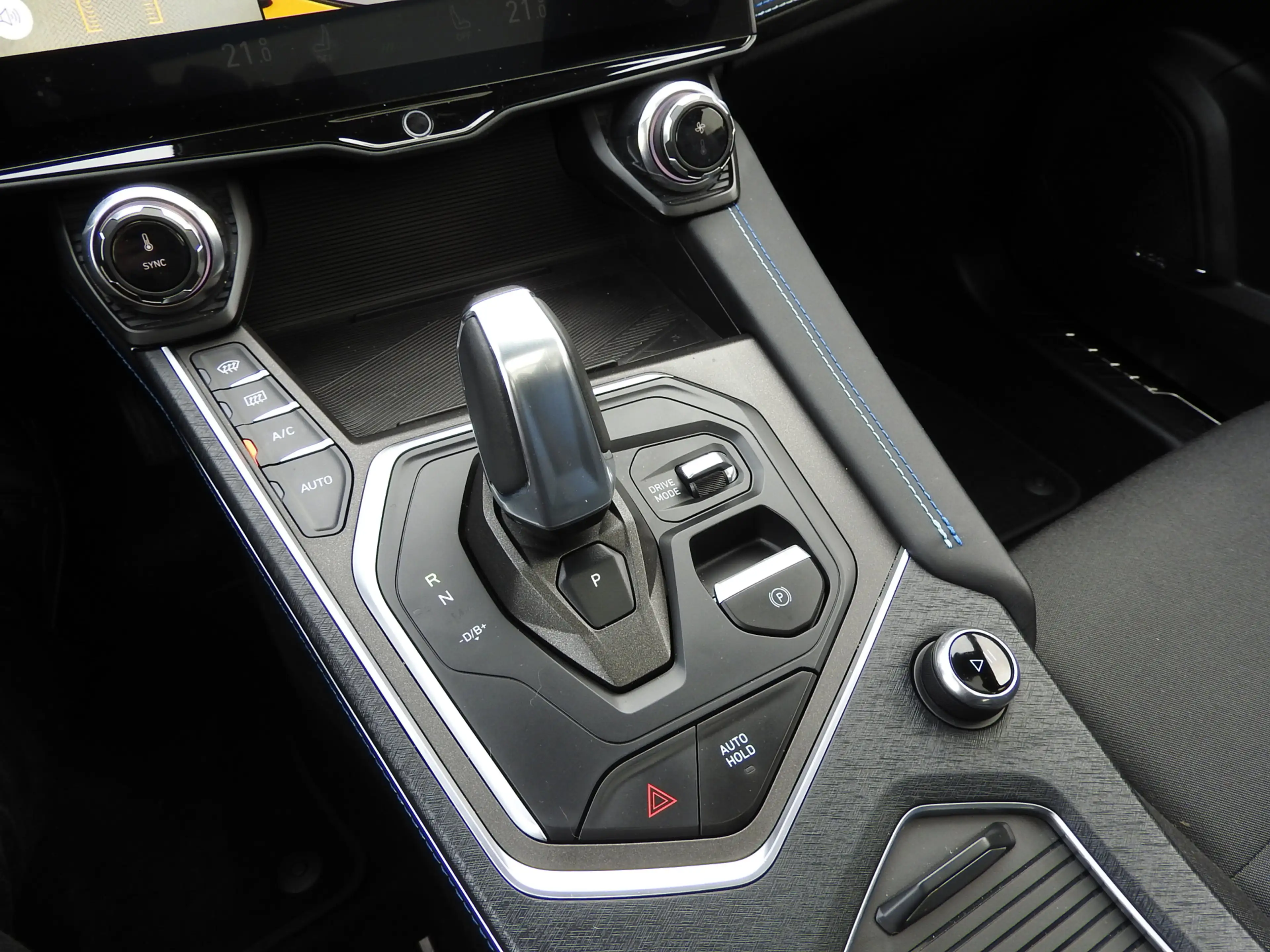 Lynk & Co 01 1.5 PHEV Panoramadak, 360 Camera, Stoelverwarming — photo 14