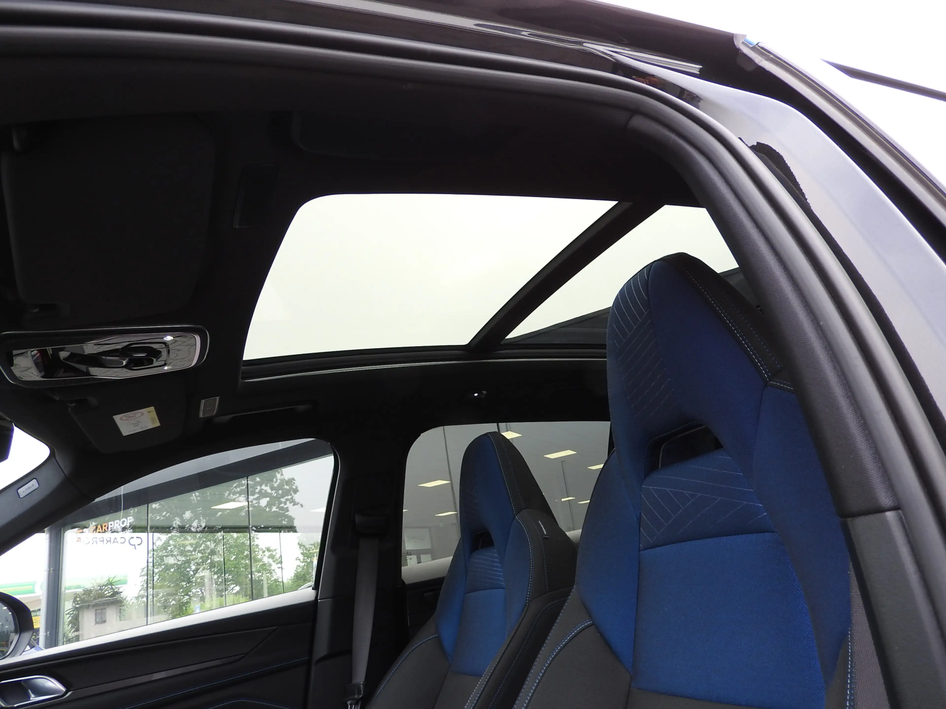 Lynk & Co 01 1.5 PHEV Panoramadak, 360 Camera, Stoelverwarming — photo 9