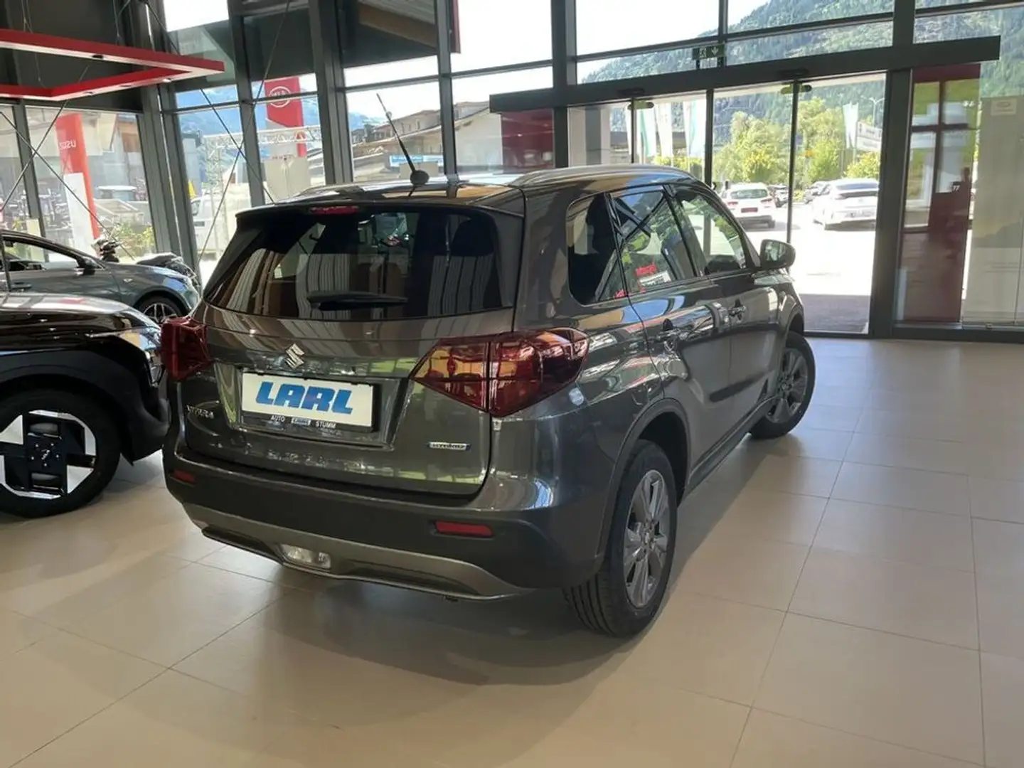 Suzuki Vitara 1,4 Hybrid ALLGRIP shine Aut. Grau - 2