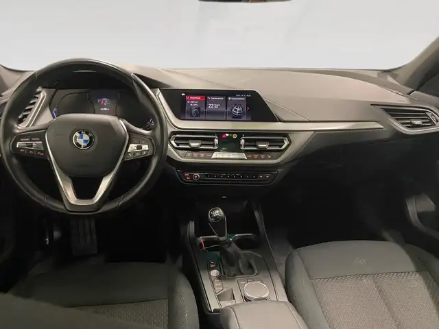 BMW 1 Series view 6