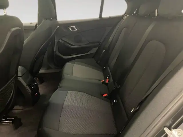 BMW 1 Series view 8