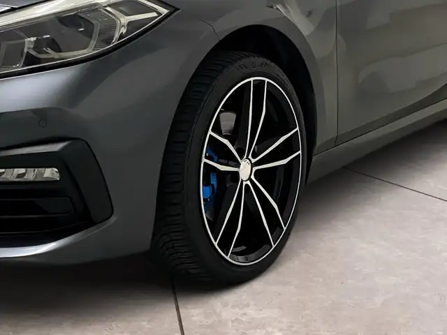 BMW 1 Series view 15