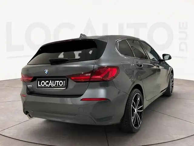 BMW 1 Series view 4
