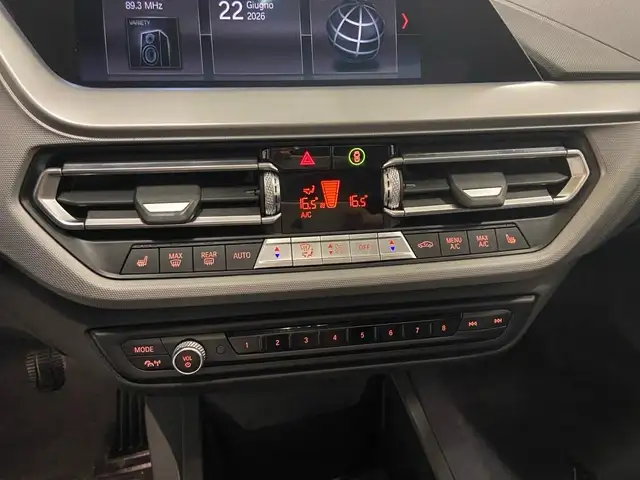 BMW 1 Series view 11