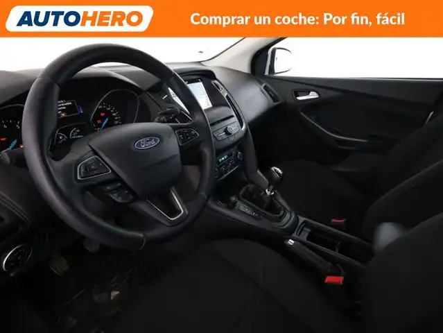 Ford Focus view 12