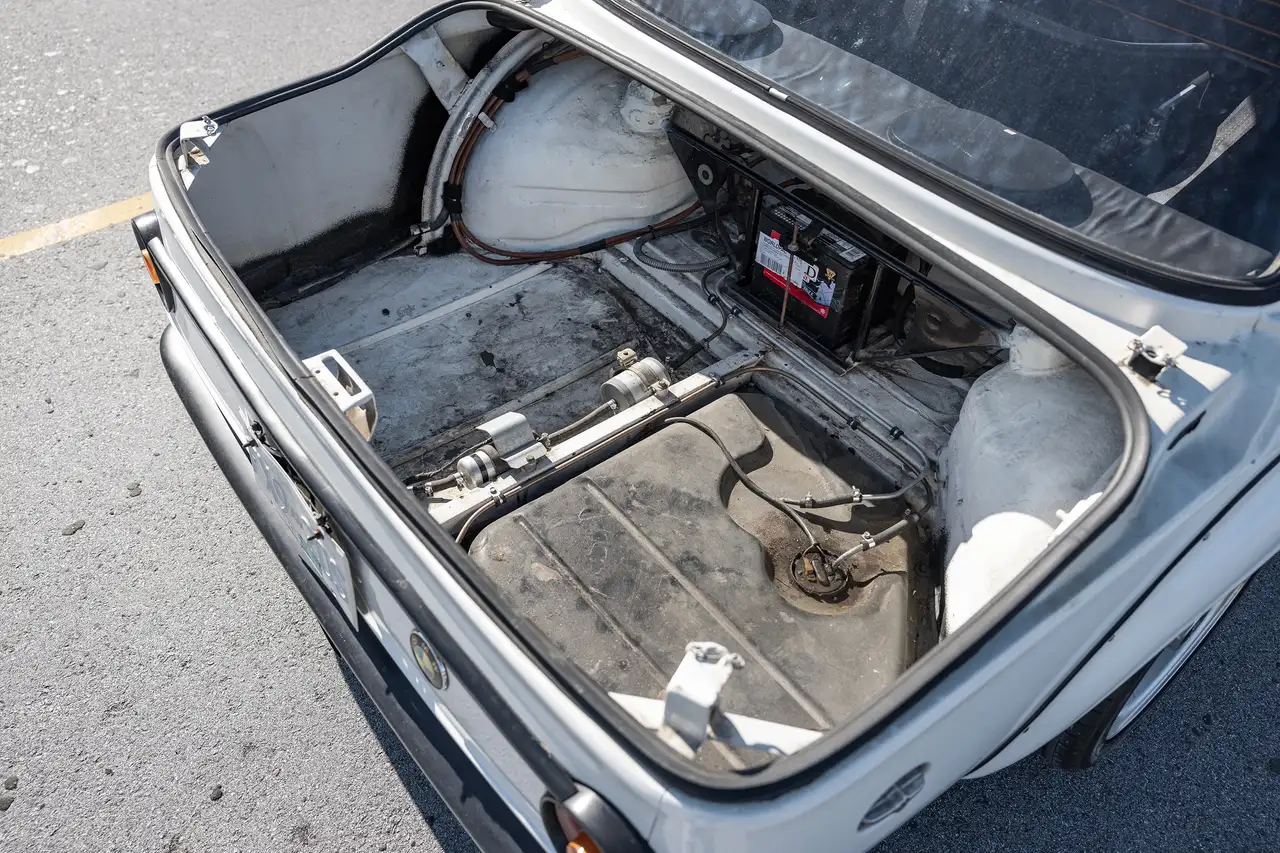 BMW 2002 снимка BMW 2002