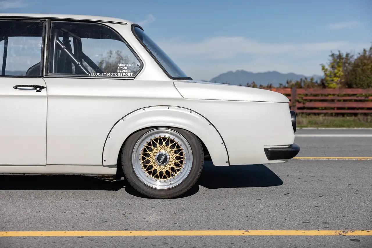 BMW 2002 снимка BMW 2002