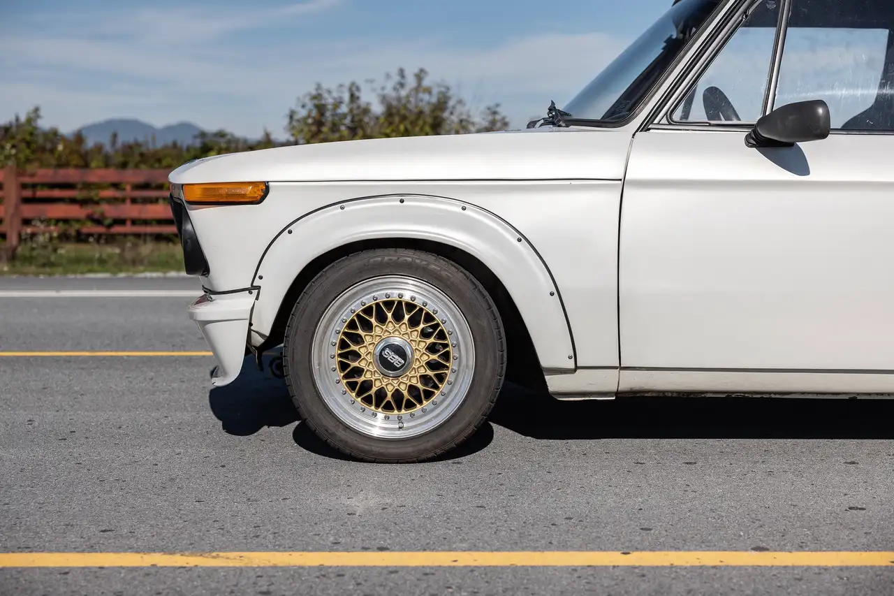BMW 2002 снимка BMW 2002