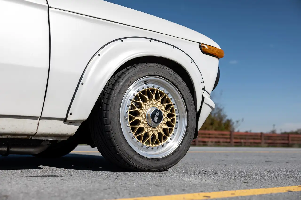 BMW 2002 снимка BMW 2002