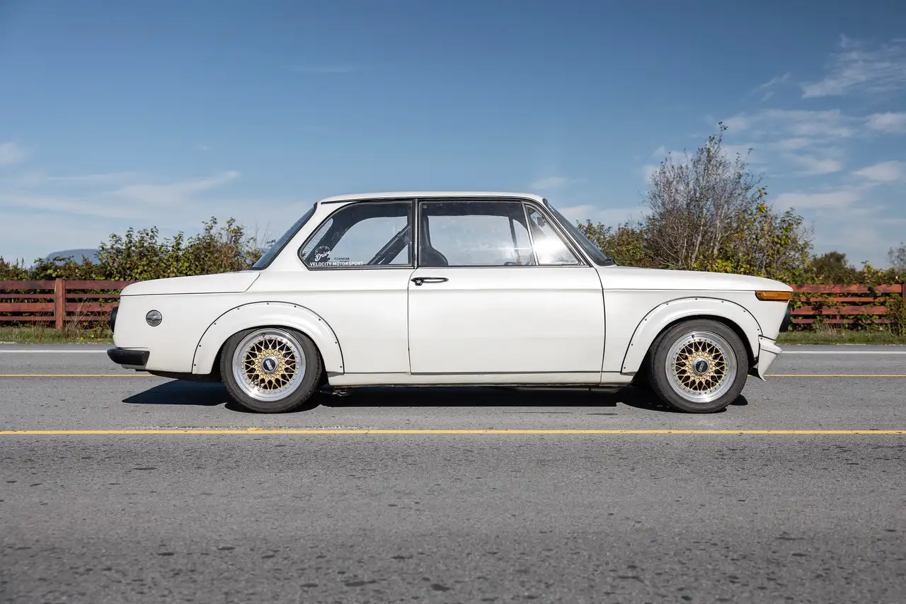 BMW 2002 снимка BMW 2002
