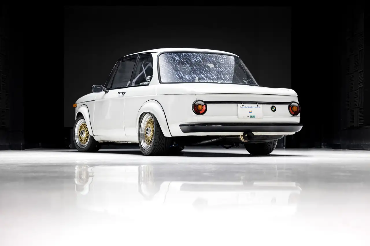 BMW 2002 снимка BMW 2002