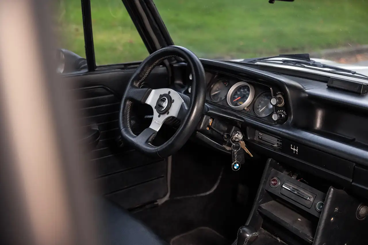 BMW 2002 снимка BMW 2002