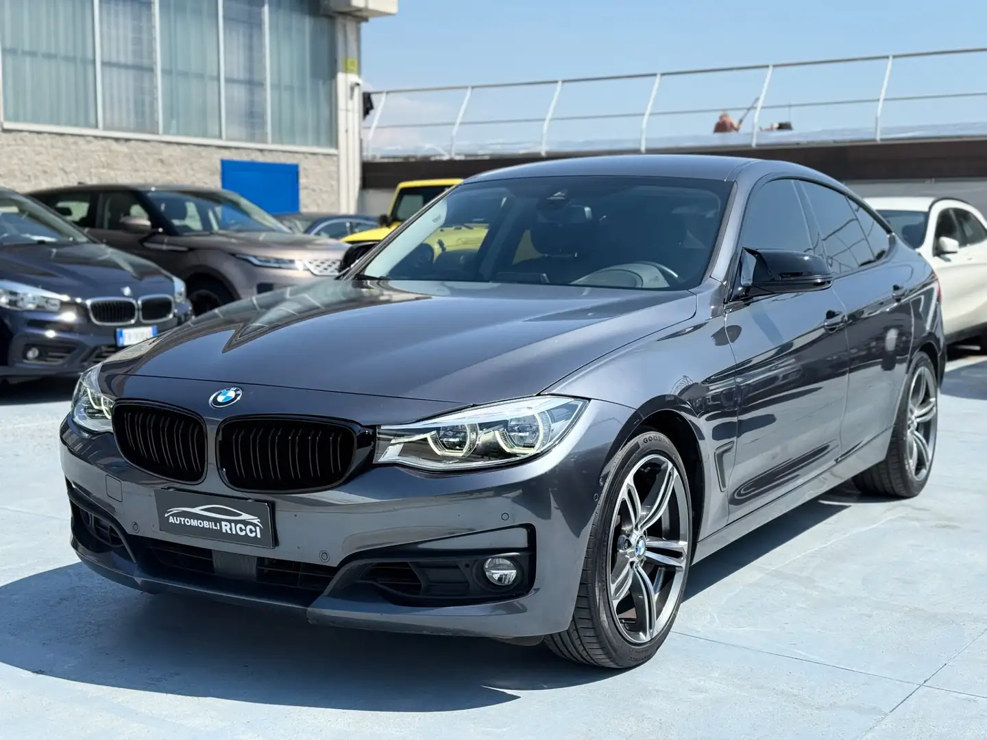BMW 320i xDrive Gran Turismo Sport 184cv Сірий - 1