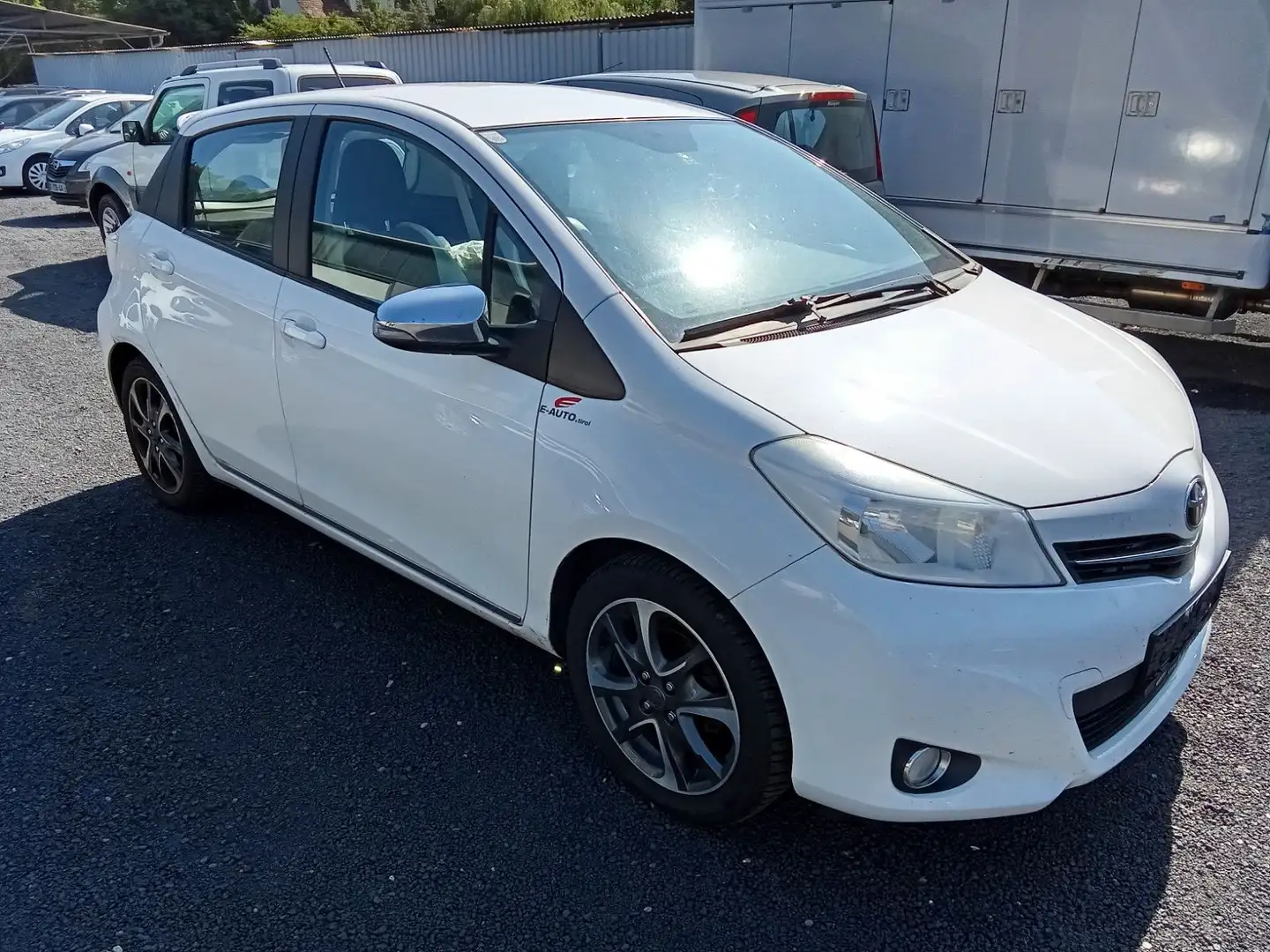 Toyota Yaris 1,0-l-Dual-VVT-i Trend Weiß - 1