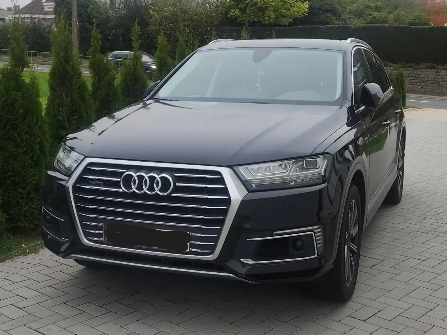 Audi Q7 e-tron Schwarz - 2