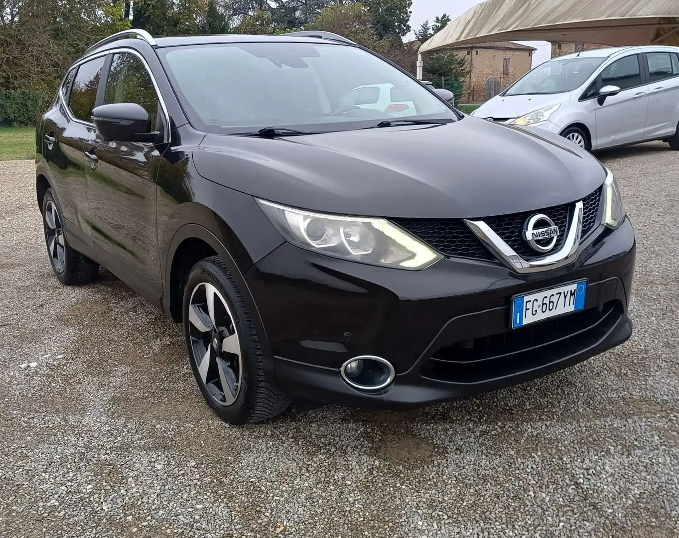 Nissan Qashqai Qashqai II 2014 1.5 dci Tekna 110cv my16 Zwart - 1