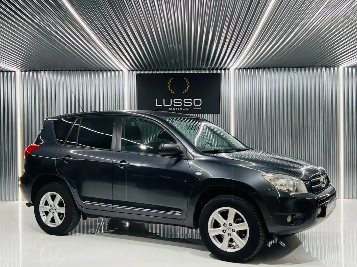 Toyota RAV 4 2.2D-4D Advance 4x4 Gris - 1