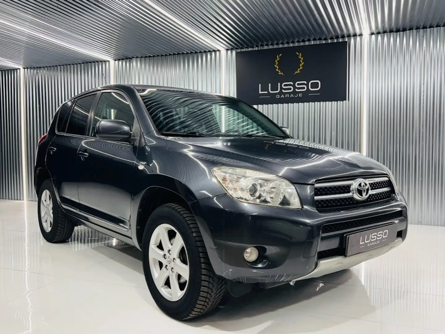 Toyota RAV 4 2.2D-4D Advance 4x4 Gris - 2