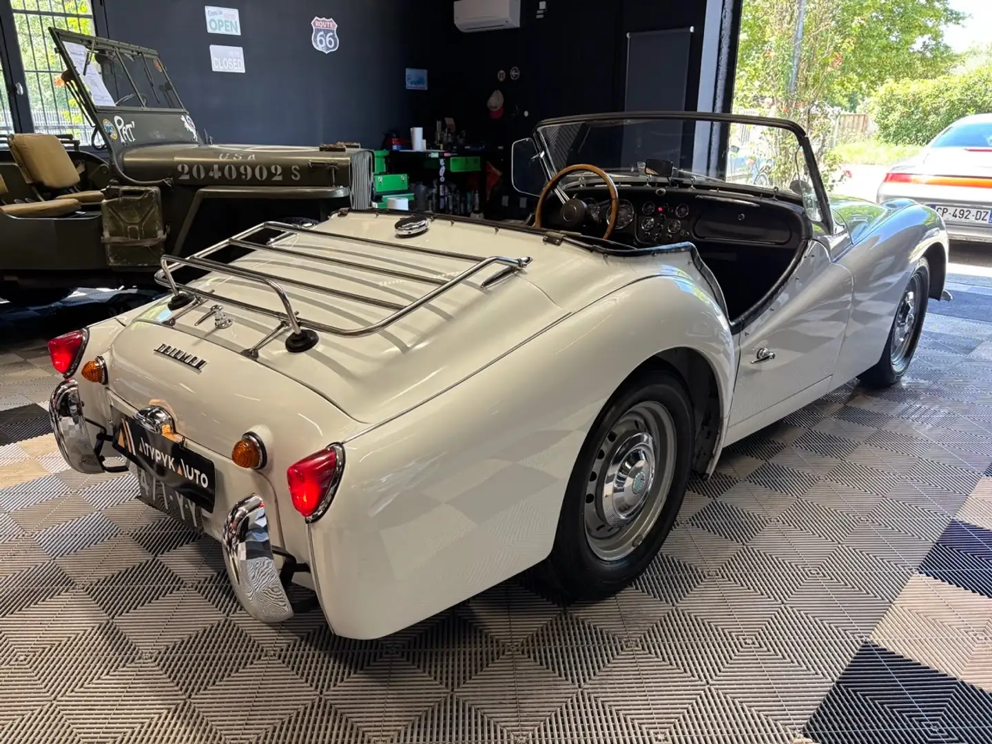 Triumph TR3 Blanc - 2