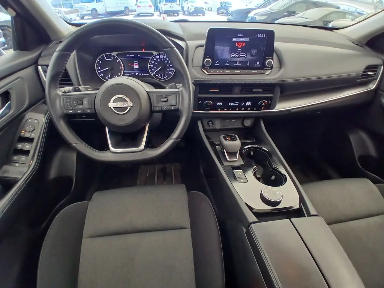 Nissan Rogue снимка Nissan Rogue