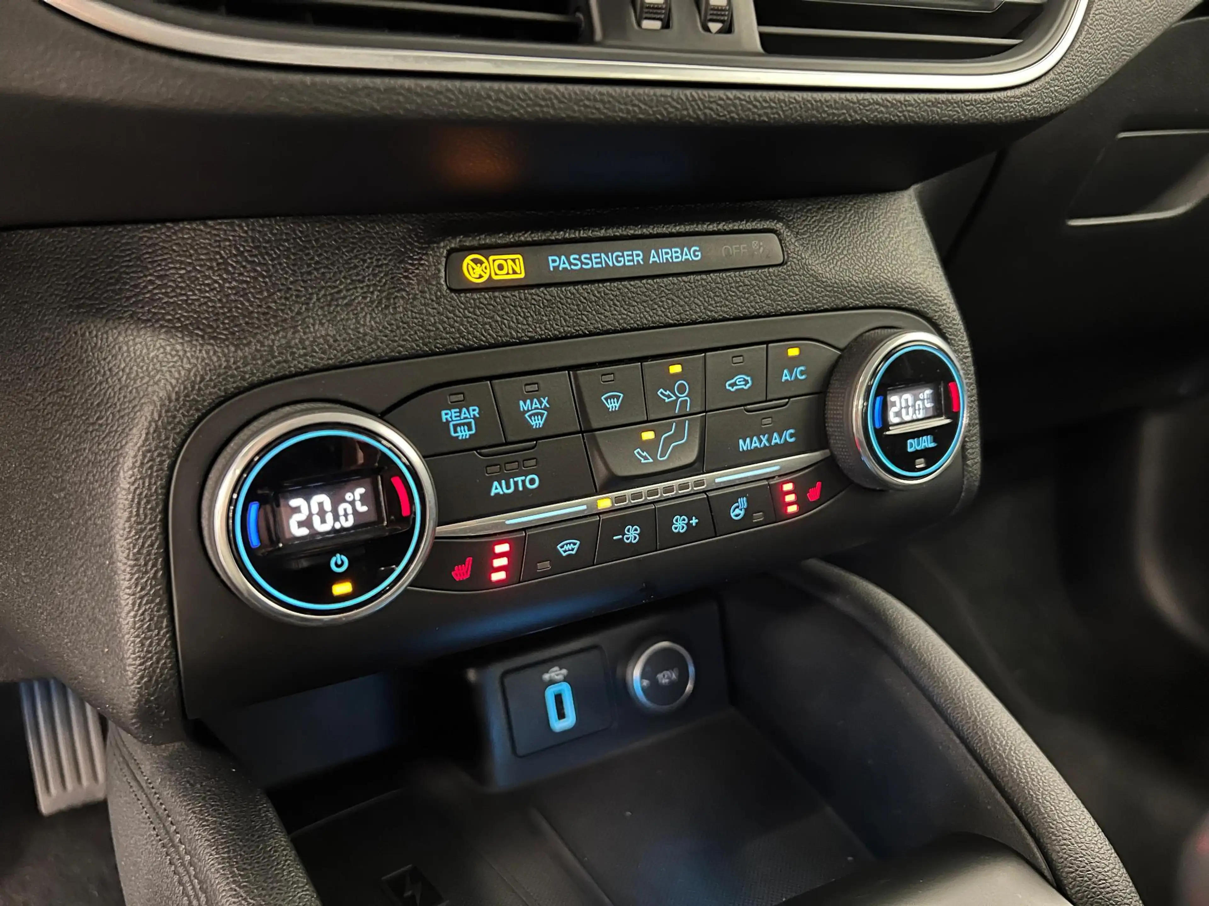 Ford Focus 1.0 EcoBoost Titanium Business Stoel-stuurverw. / — photo 6