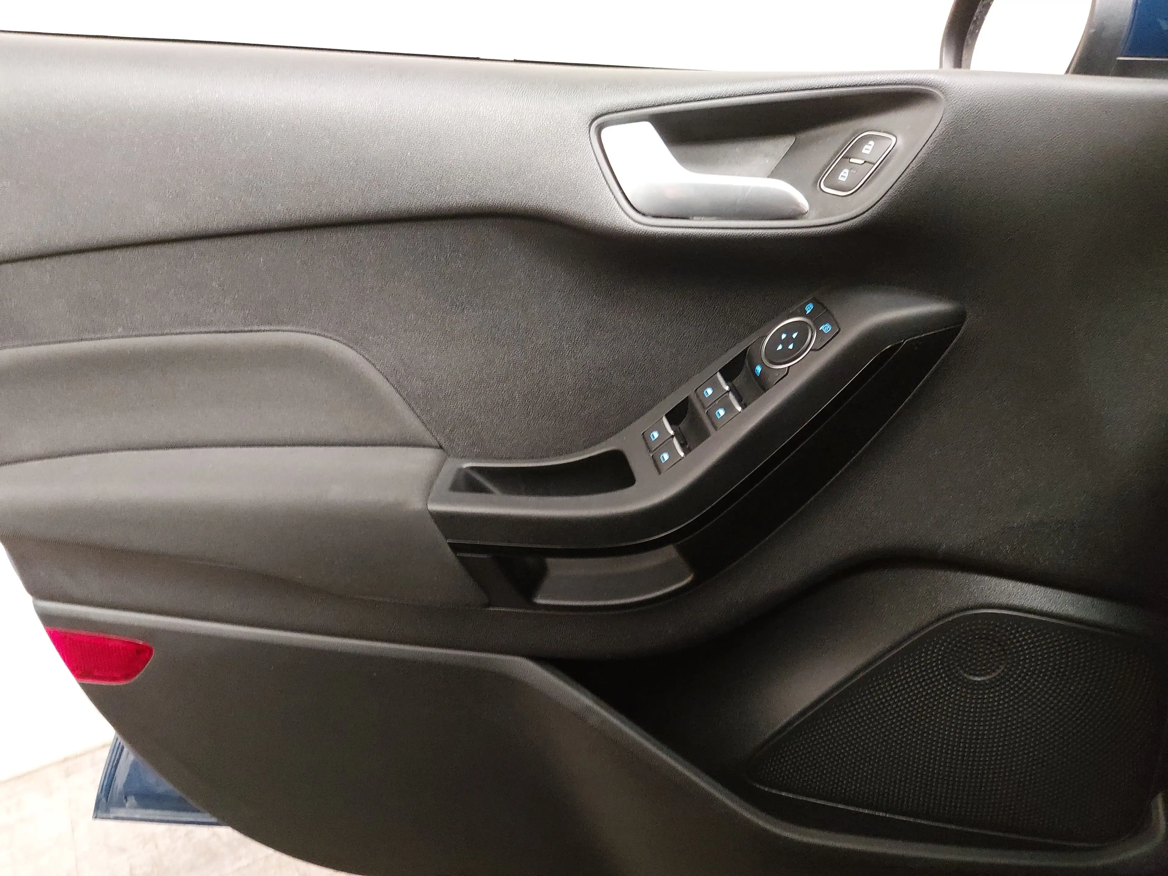 Ford Fiesta 1.5 EB Trend SHZ PDC — photo 5