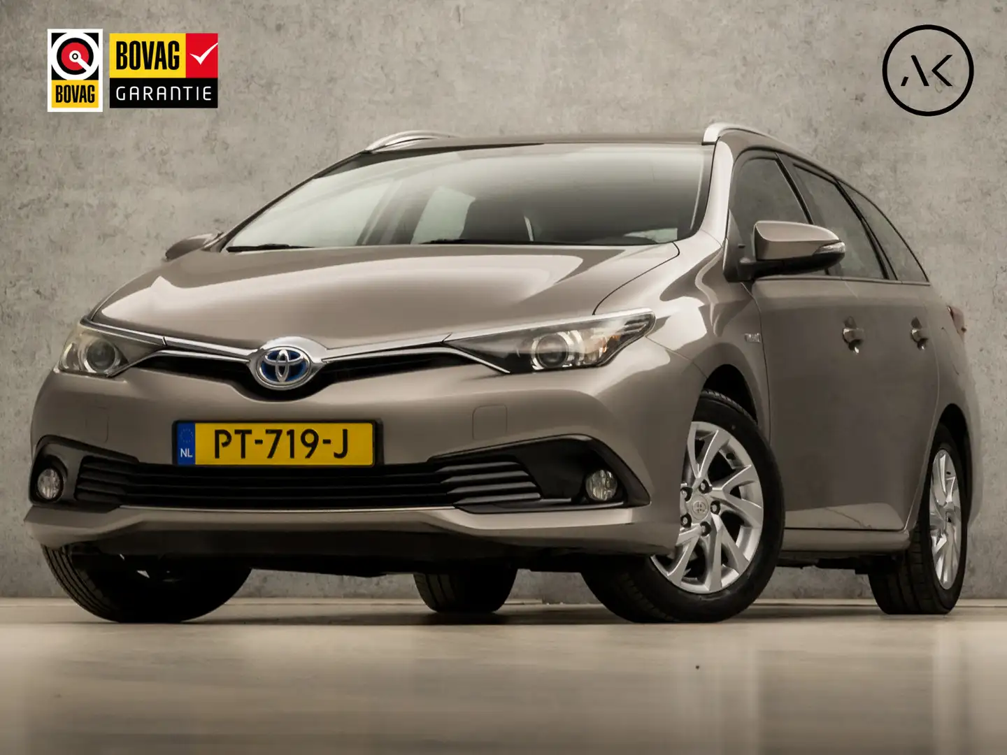 Toyota Auris Touring Sports 1.8 Hybrid Dynamic Sport Automaat ( Bruin - 1