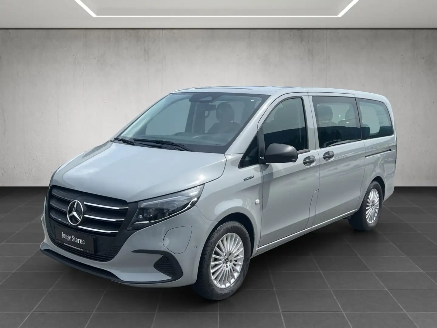 Mercedes-Benz Vito e 129 Tourer PRO lang Grau - 2