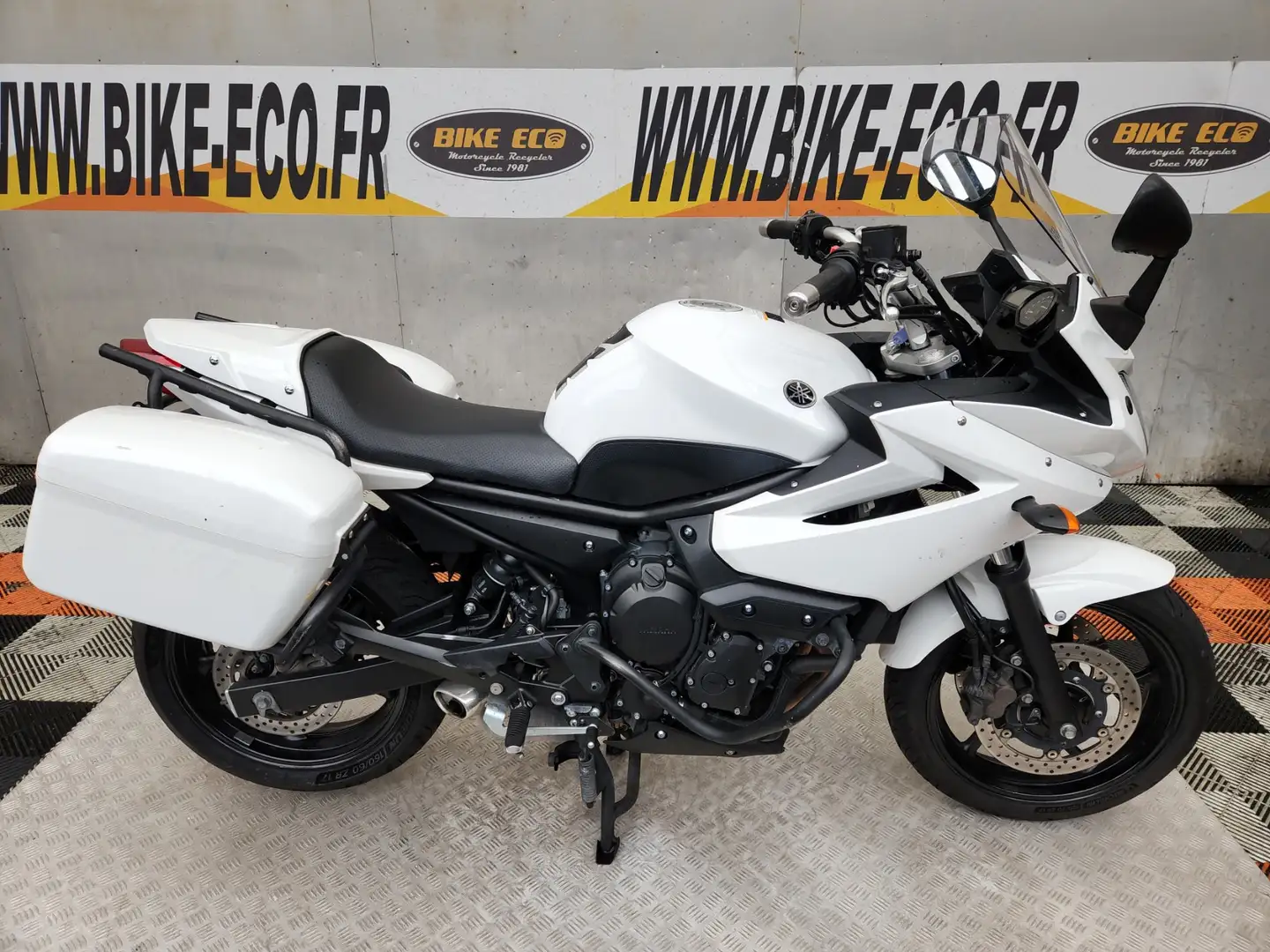 Yamaha XJ 600 Blanco - 1