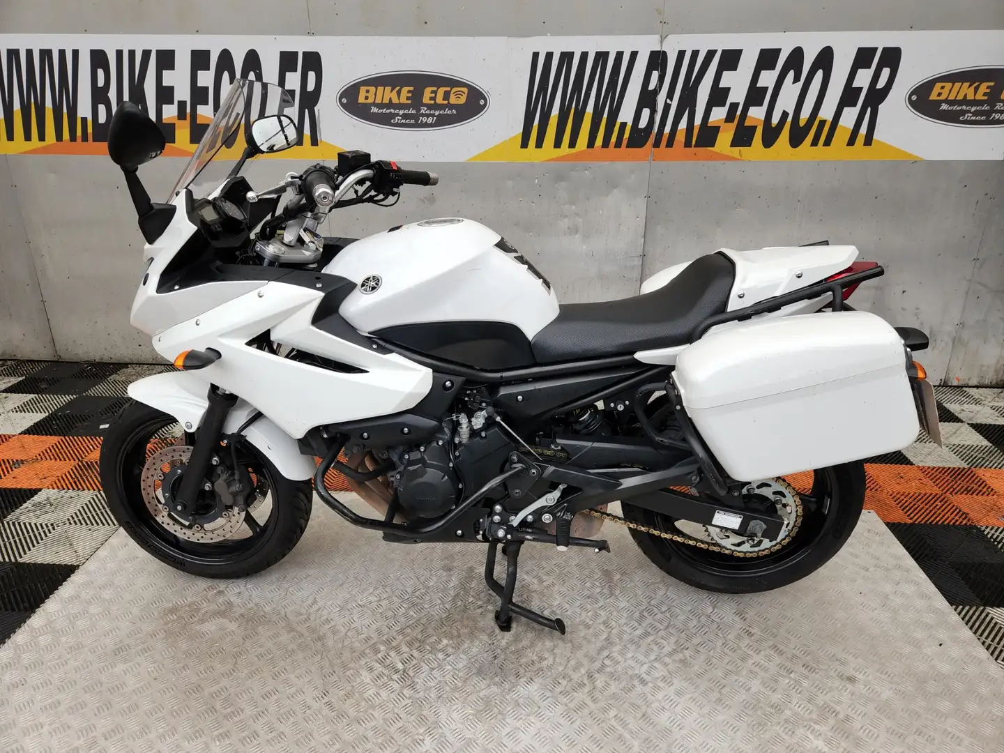 Yamaha XJ 600 Blanco - 2