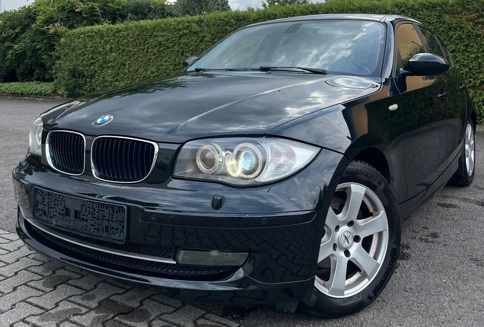 BMW 118 d EditionSport XENON NAVI PDC SITZHEIZUNG 2HD Noir - 1
