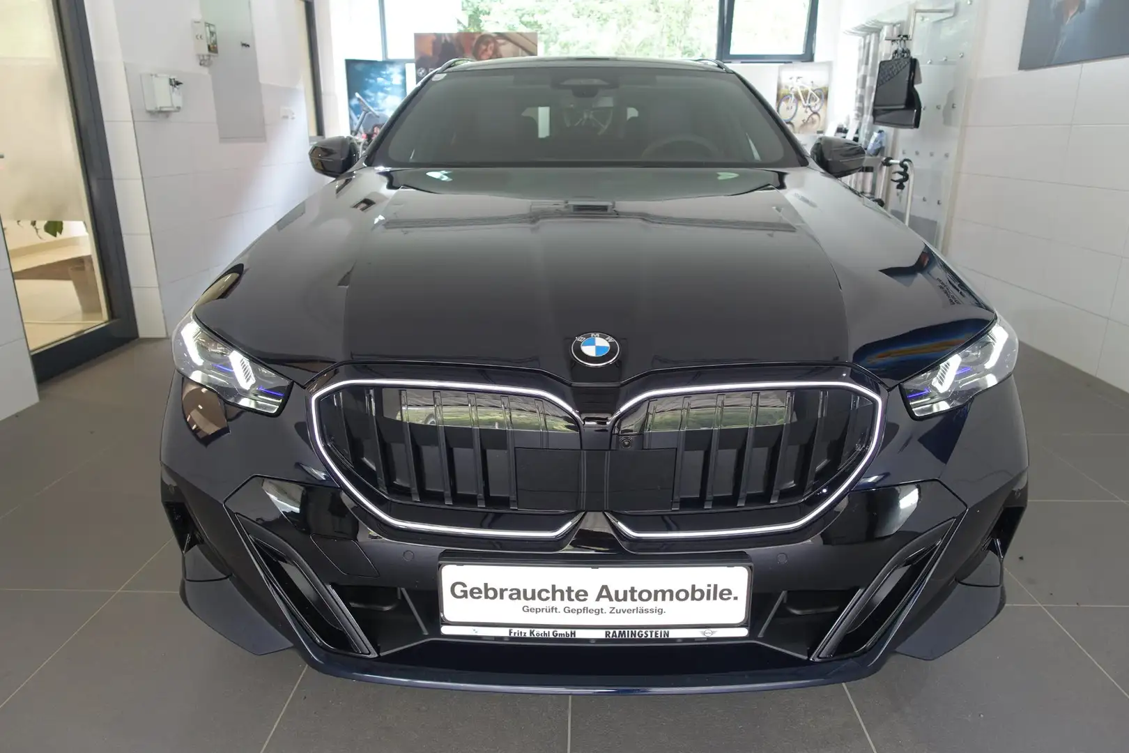 BMW 520 d M-Sport xDrive Schwarz - 2