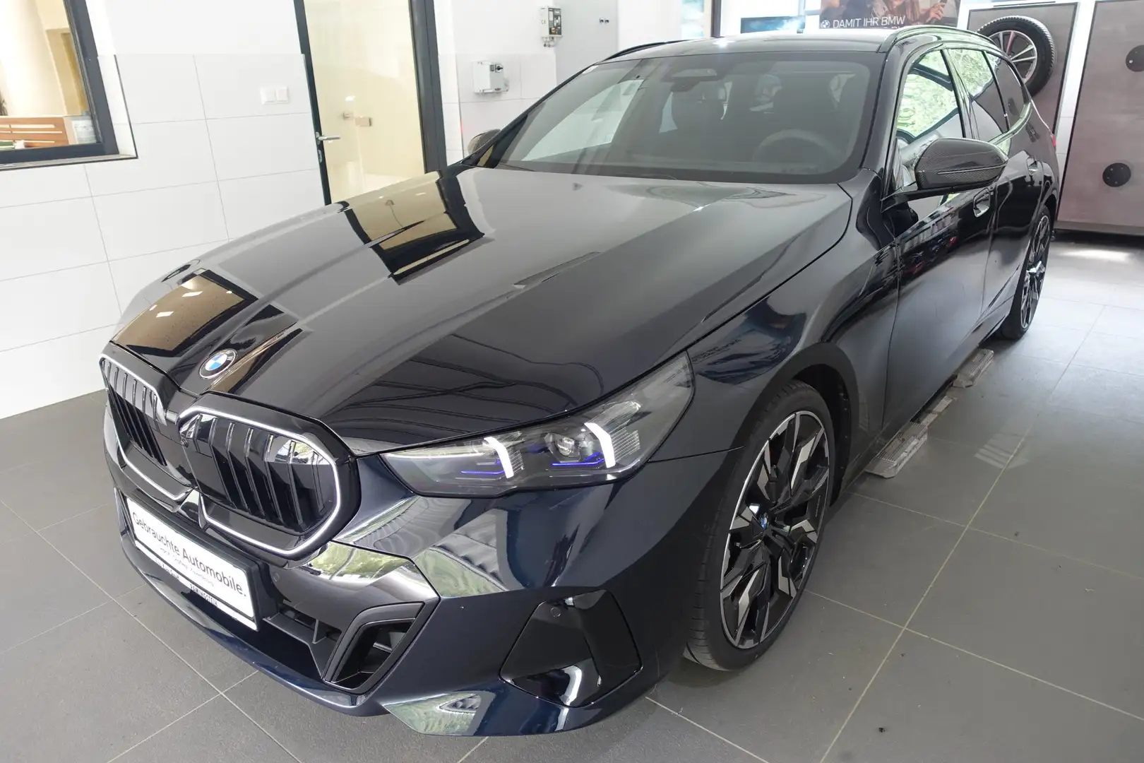 BMW 520 d M-Sport xDrive Schwarz - 1