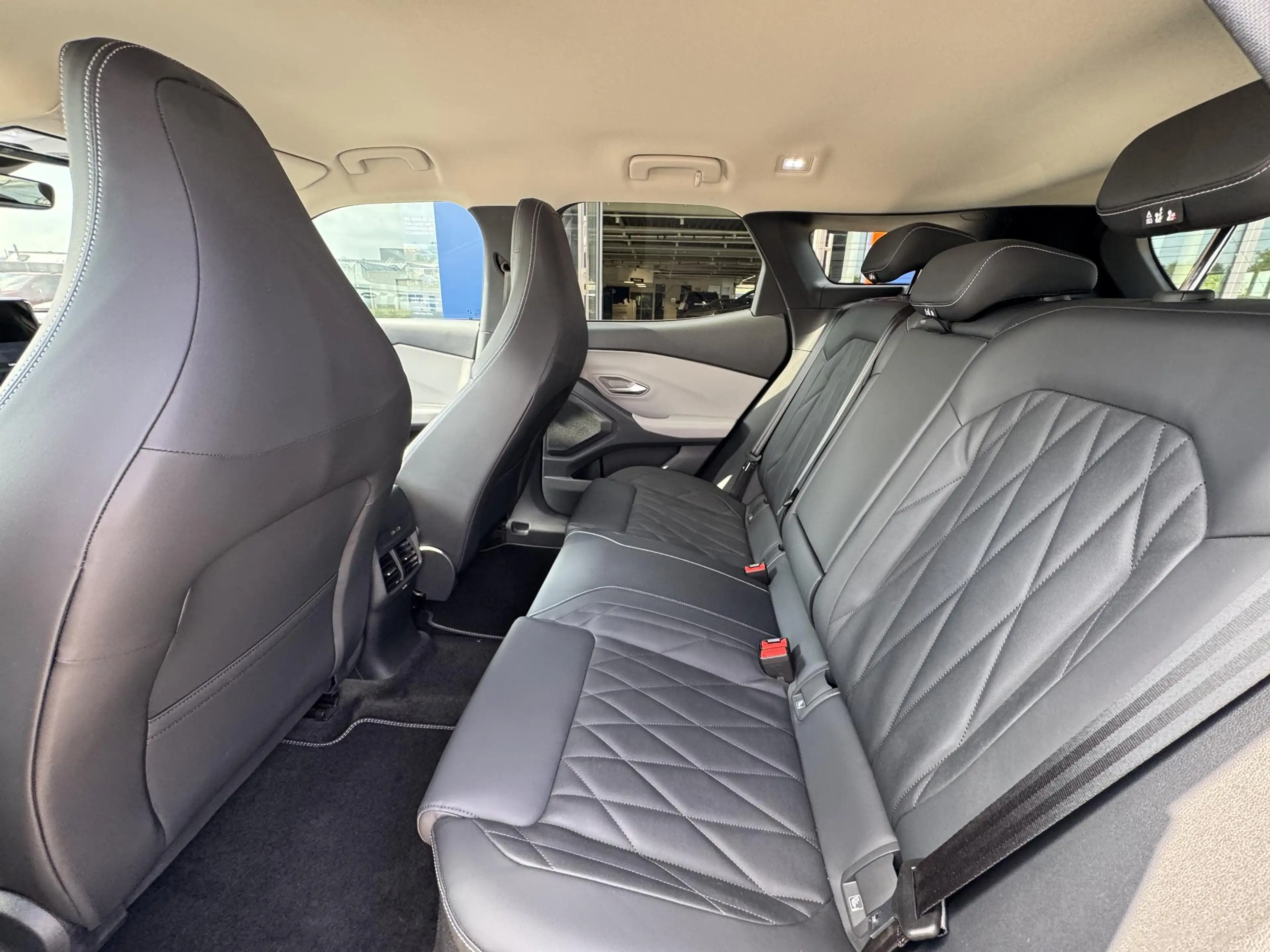 Ford Explorer Premium Extended Range AWD 79 kWh 11.000 KM | SOH — photo 12
