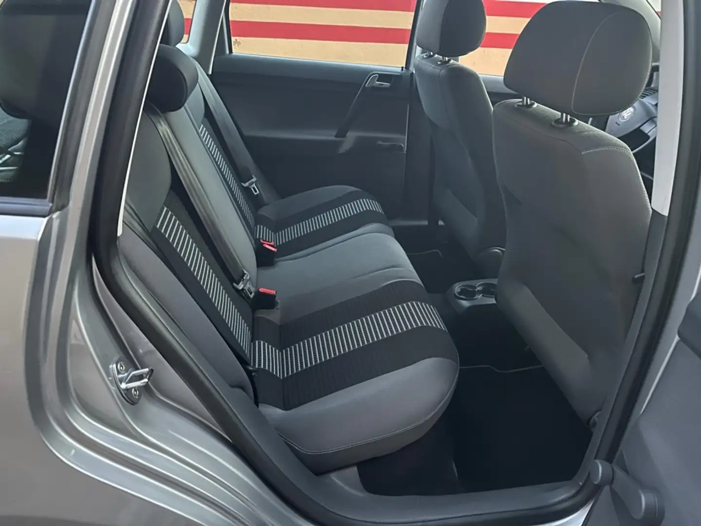 Volkswagen Polo 1.4TDI Edition Gris - 2