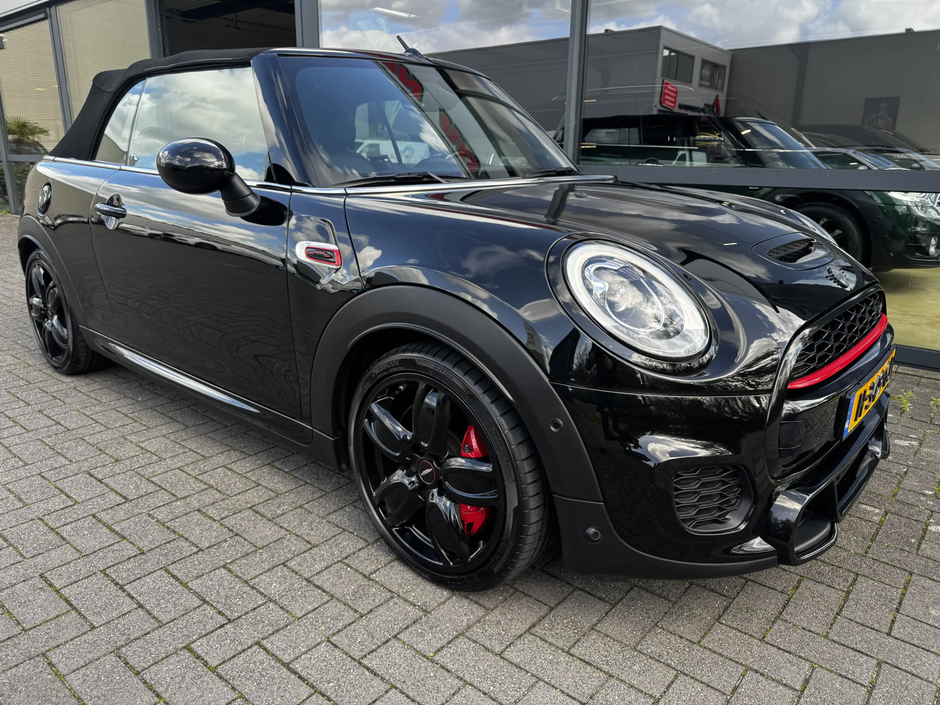 MINI John Cooper Works Cabrio 2.0 Chili — photo 11
