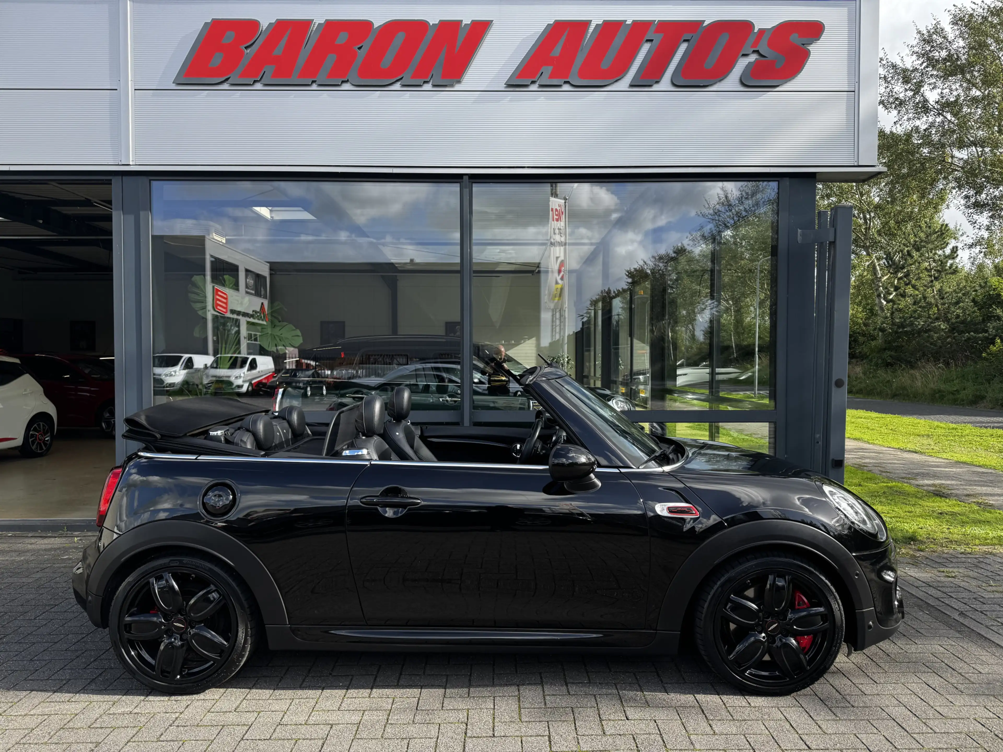 MINI John Cooper Works Cabrio 2.0 Chili — photo 6