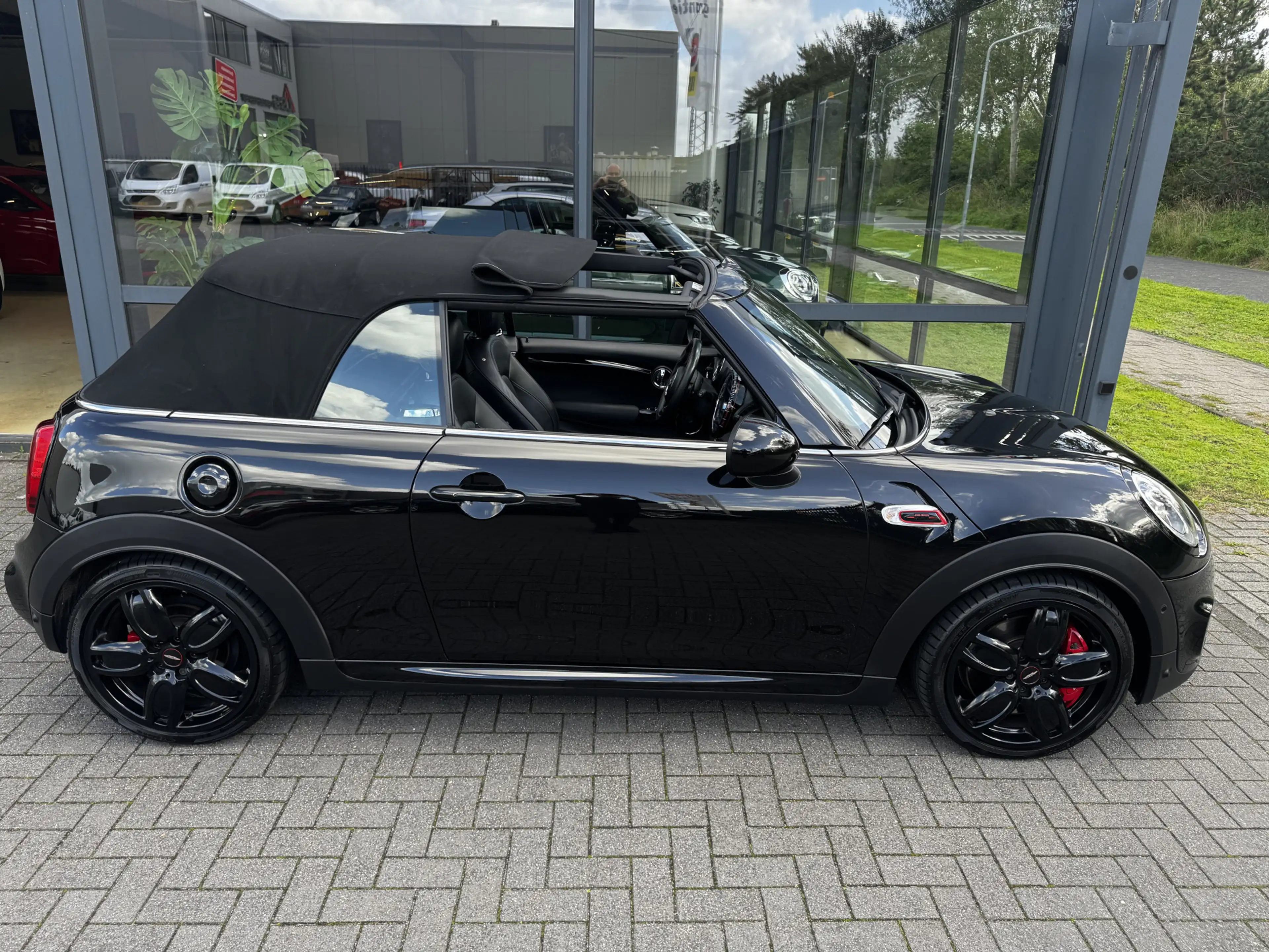 MINI John Cooper Works Cabrio 2.0 Chili — photo 9