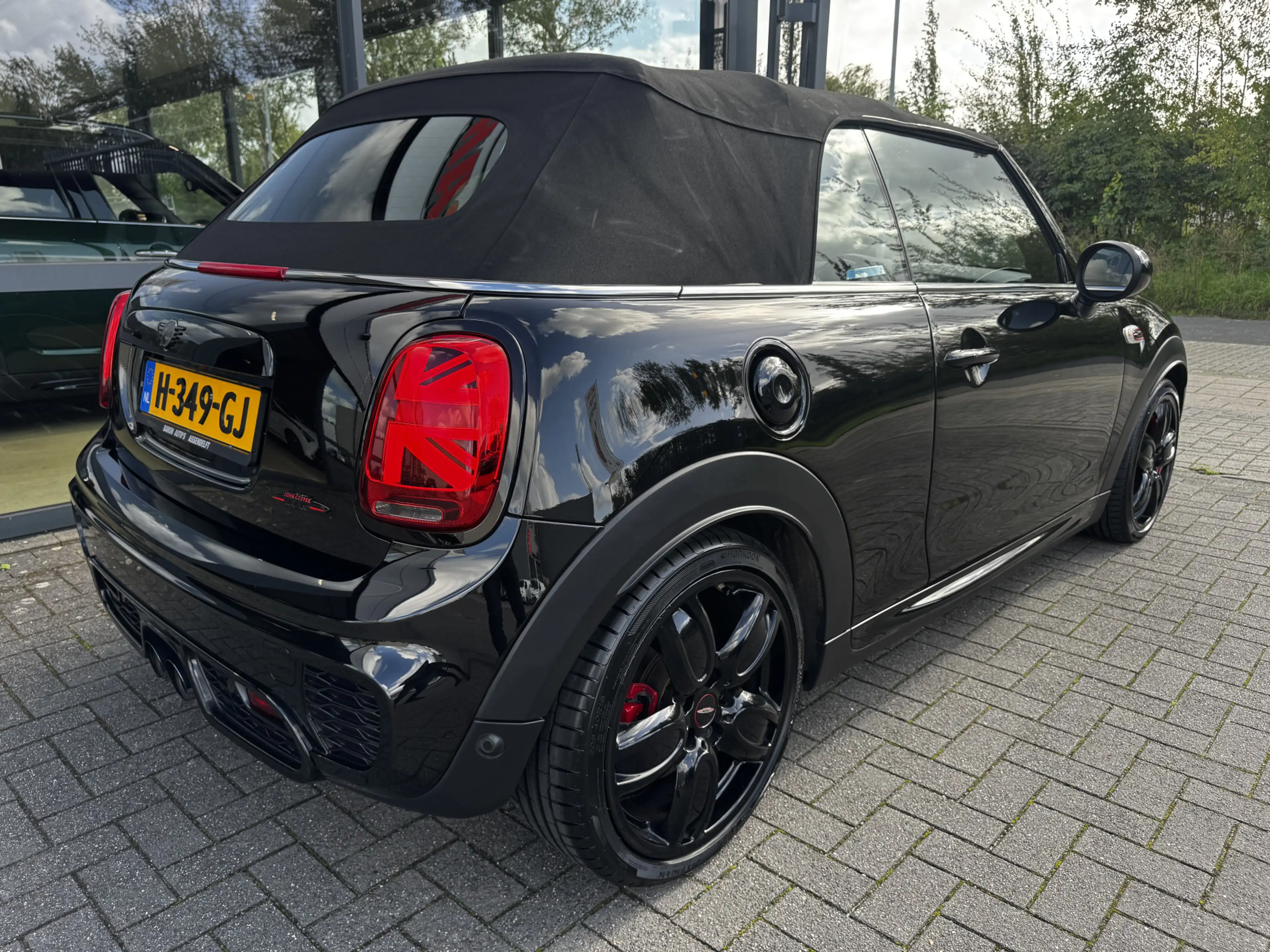 MINI John Cooper Works Cabrio 2.0 Chili — photo 27
