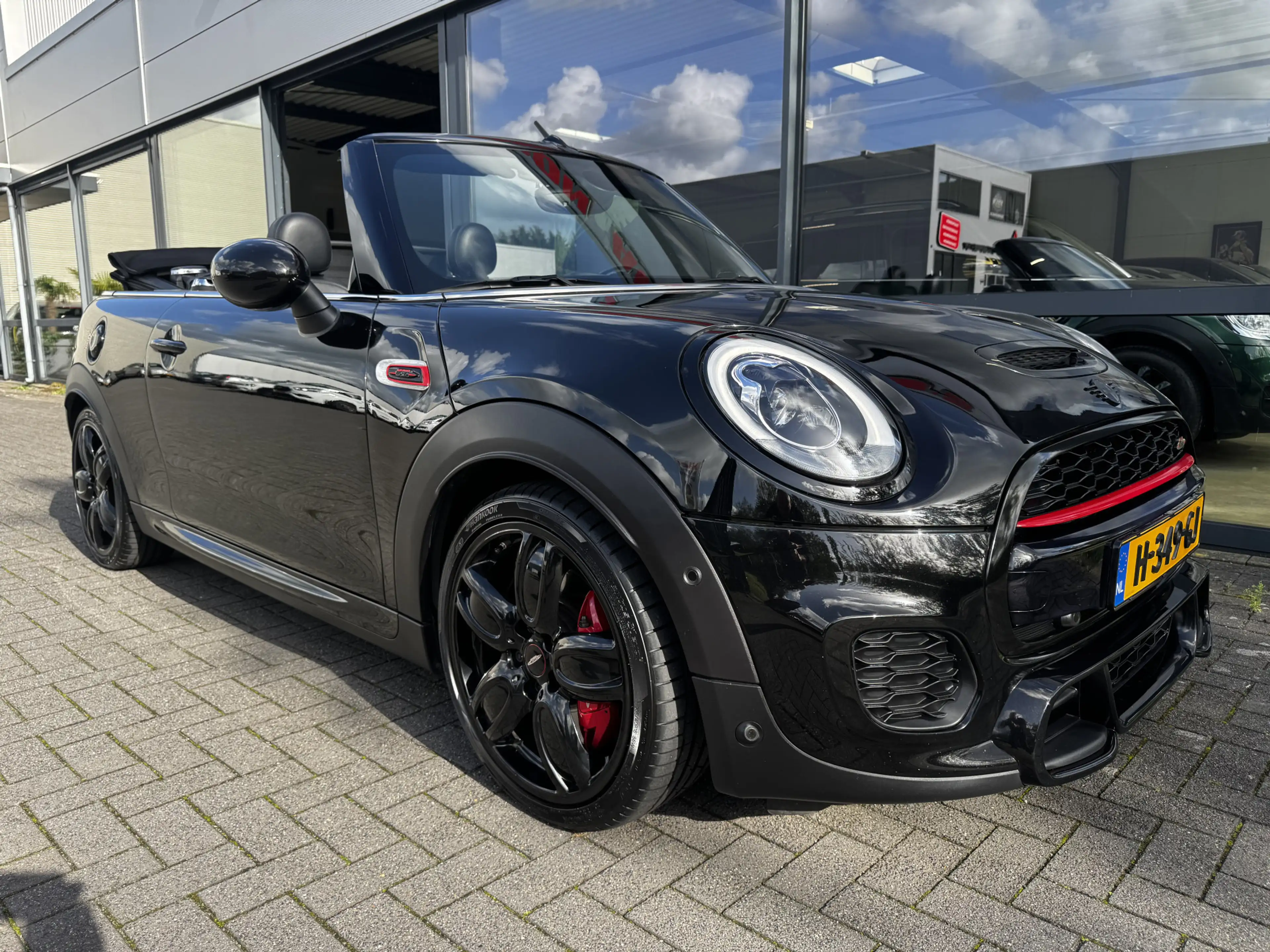 MINI John Cooper Works Cabrio 2.0 Chili — photo 2