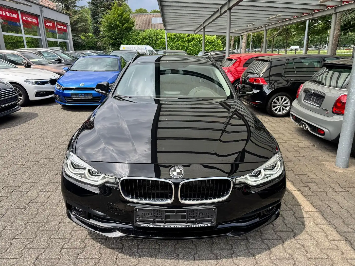 BMW 318 d Touring Aut. Advantage|NAVI|LED|PDC| Zwart - 2