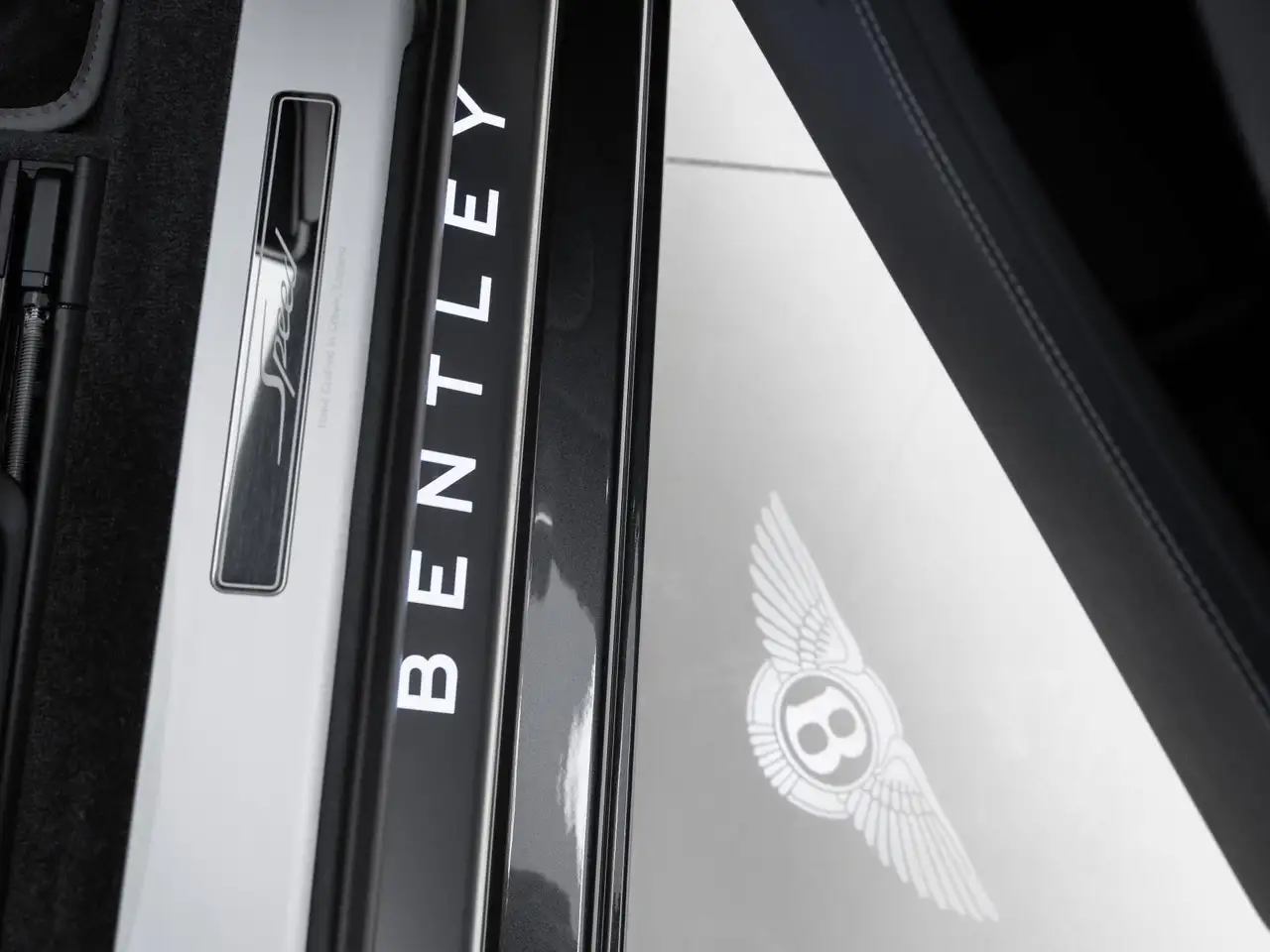 Bentley Continental 2026 — фото 21