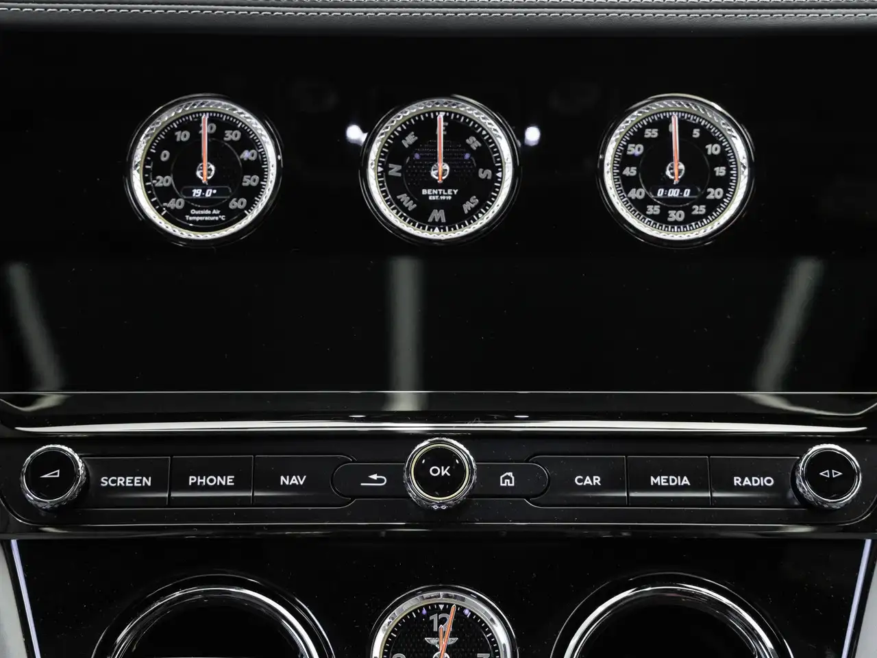 Bentley Continental 2026 — фото 15