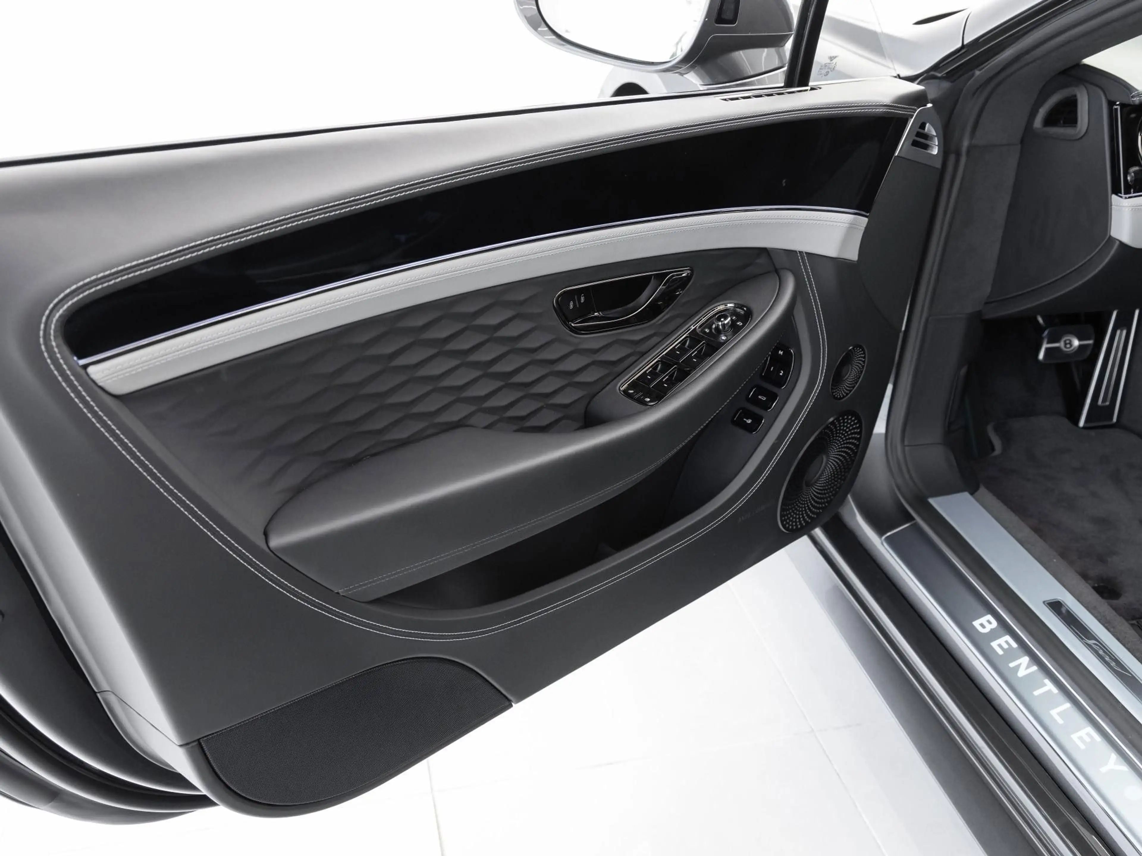 Bentley Continental GT Speed OMBRE PAINT / FIRST CAR IN EU — photo 19
