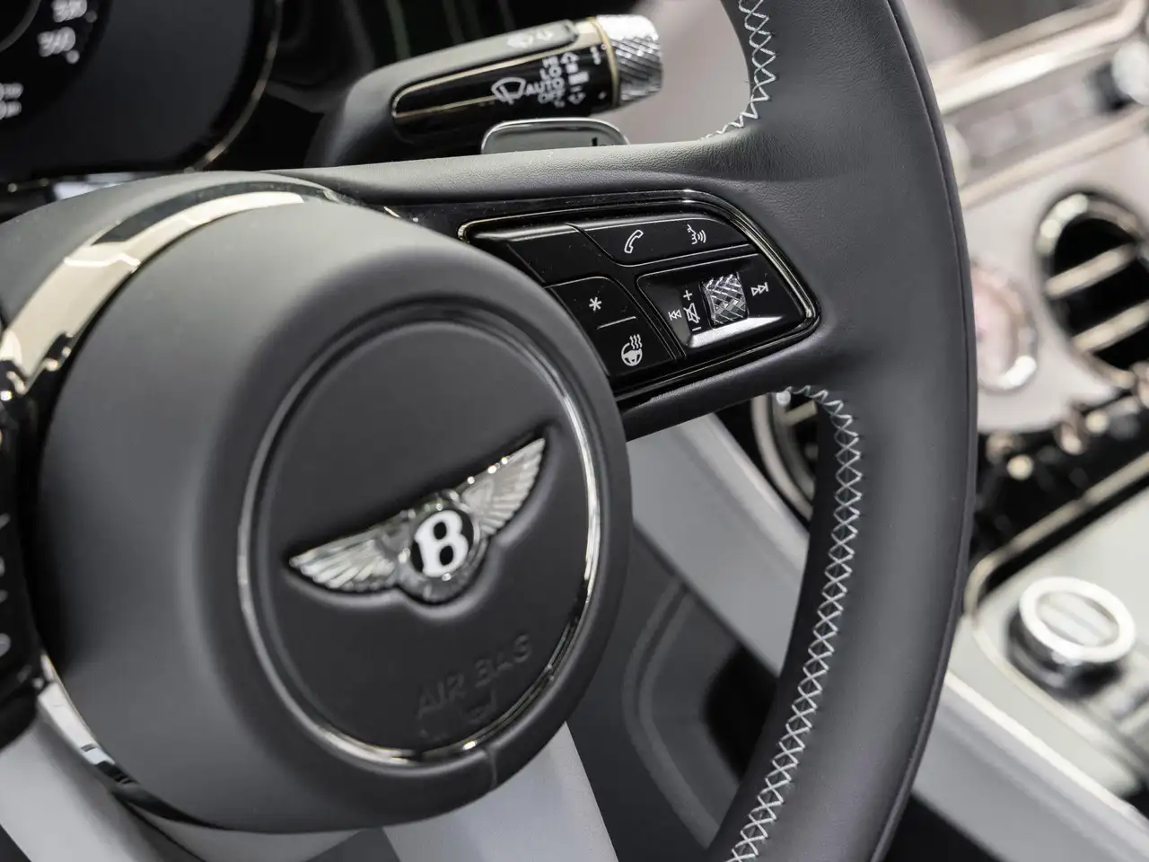 Bentley Continental 2026 — фото 12